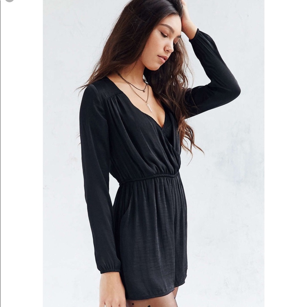 Alice & UO Urban Outfitters Black Romper . NWT